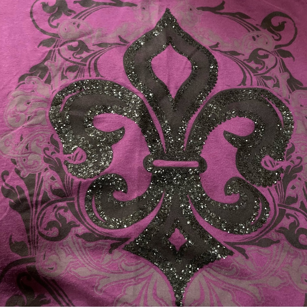Fleur de Lis T-Shirt - Picture 2 of 4